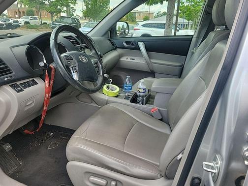 2013 Toyota Highlander SE