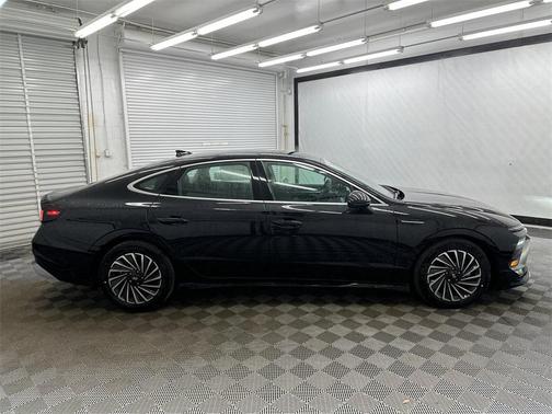 2025 Hyundai SONATA Hybrid SE