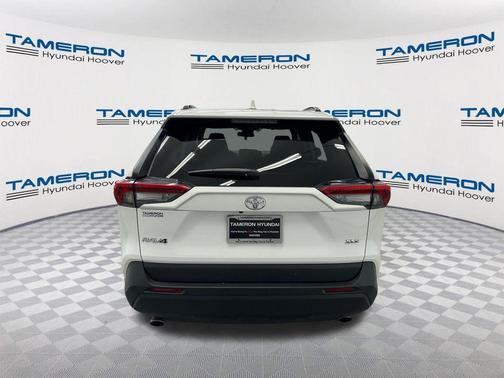 Ice Cap 2024 Toyota RAV4 XLE