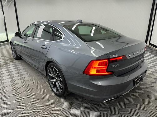 2018 Volvo S90 T6 Momentum