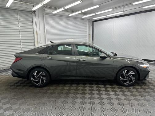 2025 Hyundai ELANTRA SEL
