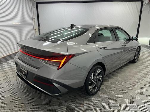 2025 Hyundai ELANTRA SEL