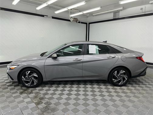 2025 Hyundai ELANTRA SEL