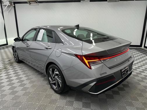 2025 Hyundai ELANTRA SEL