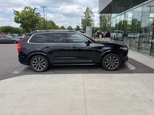 Onyx Black Metallic 2017 Volvo XC90 T6 Momentum