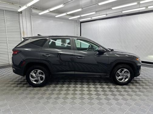 2023 Hyundai TUCSON SE