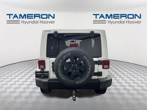 Bright White Clearcoat 2014 Jeep Wrangler Unlimited Altitude