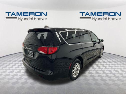 2024 Chrysler Voyager LX