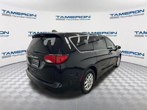 Diamond Black Crystal Pearlcoat 2024 Chrysler Voyager LX