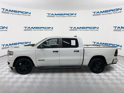 Ivory White Tri-Coat Pearlcoat 2023 RAM 1500 Laramie