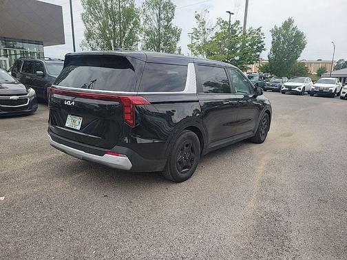 Aurora Black Pearl 2025 Kia Carnival LXS