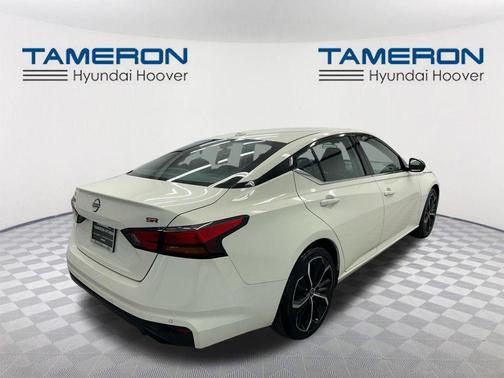 Glacier White 2024 Nissan Altima SR FWD