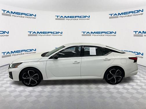 Glacier White 2024 Nissan Altima SR FWD