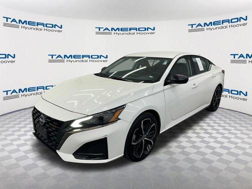 Glacier White 2024 Nissan Altima SR FWD