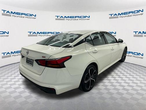 Glacier White 2024 Nissan Altima SR FWD