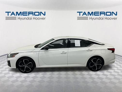 Glacier White 2024 Nissan Altima SR FWD