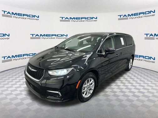 Brilliant Black Crystal Pearlcoat 2023 Chrysler Pacifica Touring L