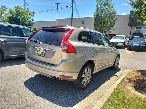 Seashell Metallic 2016 Volvo XC60 T6 Drive-E