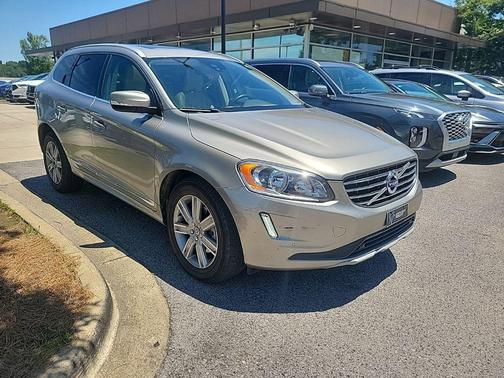 Seashell Metallic 2016 Volvo XC60 T6 Drive-E