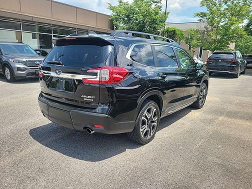Crystal Black Silica 2024 Subaru Ascent Limited 7-Passenger