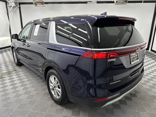 2024 Kia Carnival LX