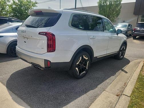 Glacial White Pearl 2023 Kia Telluride S