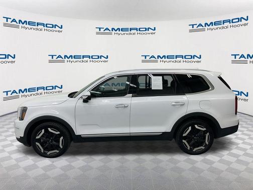 Glacial White Pearl 2023 Kia Telluride S