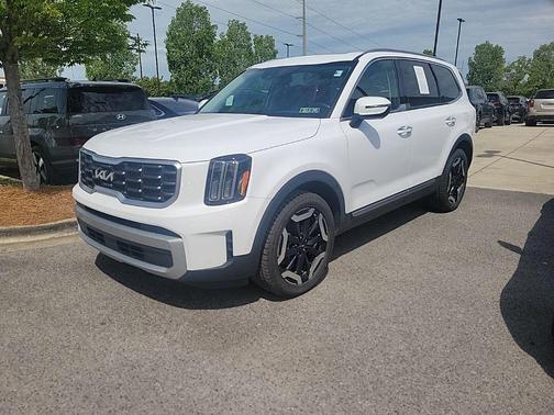 Glacial White Pearl 2023 Kia Telluride S