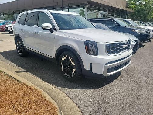 Glacial White Pearl 2023 Kia Telluride S