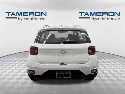 Lunar White w/Black Roof 2026 Hyundai VENUE SEL w/Two-Tone Roof