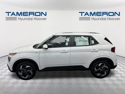 Lunar White w/Black Roof 2026 Hyundai VENUE SEL w/Two-Tone Roof