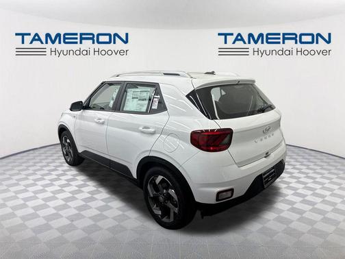 Lunar White w/Black Roof 2026 Hyundai VENUE SEL w/Two-Tone Roof