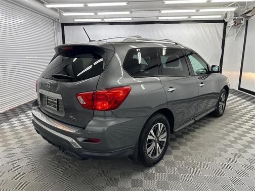2017 Nissan Pathfinder SL