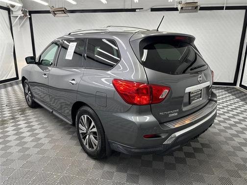 2017 Nissan Pathfinder SL