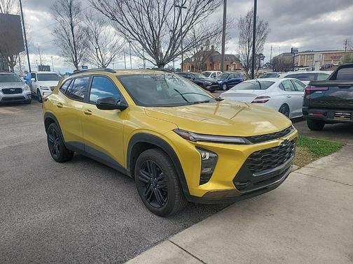 Nitro Yellow Metallic 2024 Chevrolet Trax ACTIV