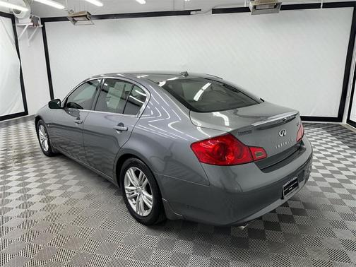 2015 INFINITI Q40 Base