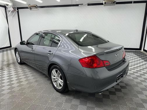 2015 INFINITI Q40 Base