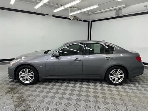 2015 INFINITI Q40 Base
