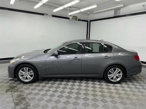 2015 INFINITI Q40 Base