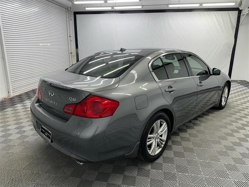 2015 INFINITI Q40 Base