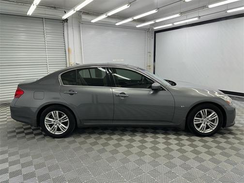 2015 INFINITI Q40 Base