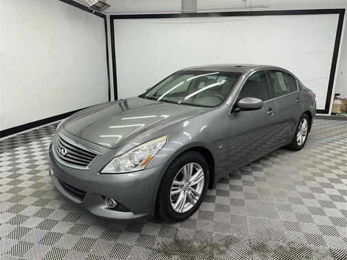 2015 INFINITI Q40 Base