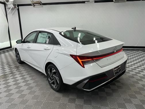 2025 Hyundai ELANTRA SEL