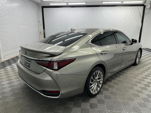 2021 Lexus ES 300h Ultra Luxury