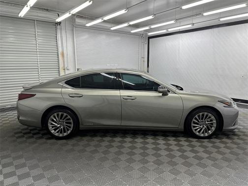 2021 Lexus ES 300h Ultra Luxury