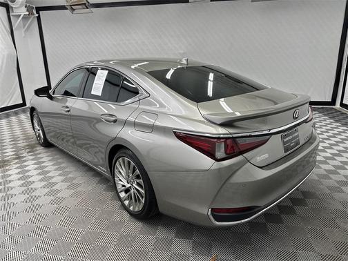 2021 Lexus ES 300h Ultra Luxury