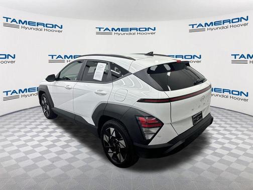 Atlas White 2025 Hyundai KONA SEL