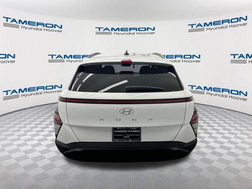 Atlas White 2025 Hyundai KONA SEL