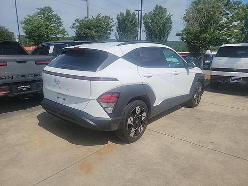 Atlas White 2025 Hyundai KONA SEL