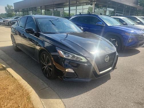 Super Black 2022 Nissan Altima SR FWD